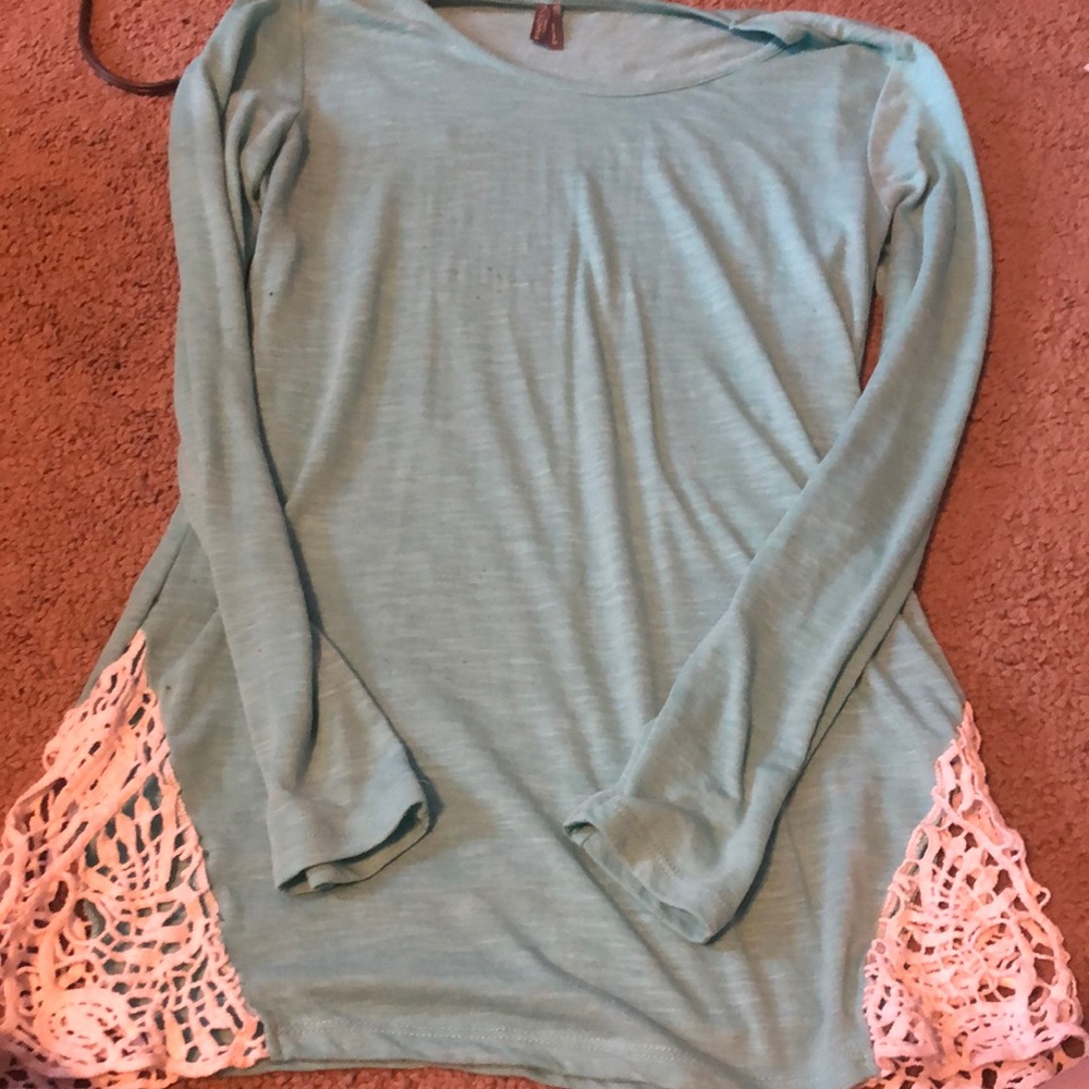 Long sleeve lace